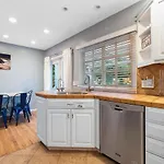 Pacific Beach Cottage