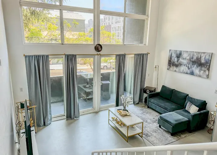 Beautiful Loft In Little Italy Sd With Parking