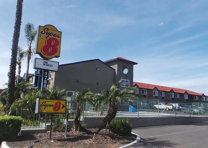 Super 8 By Wyndham San Diego/Imperial Beach
