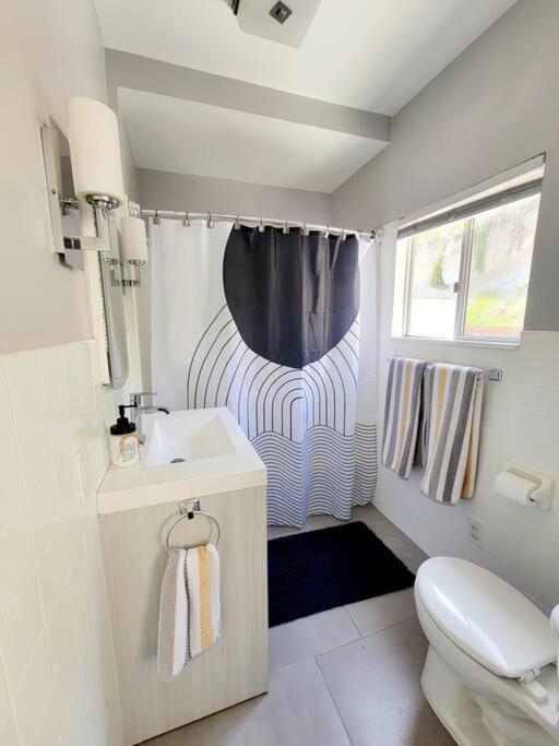 Spacious & Immaculate Haven Near Downtown Sd *