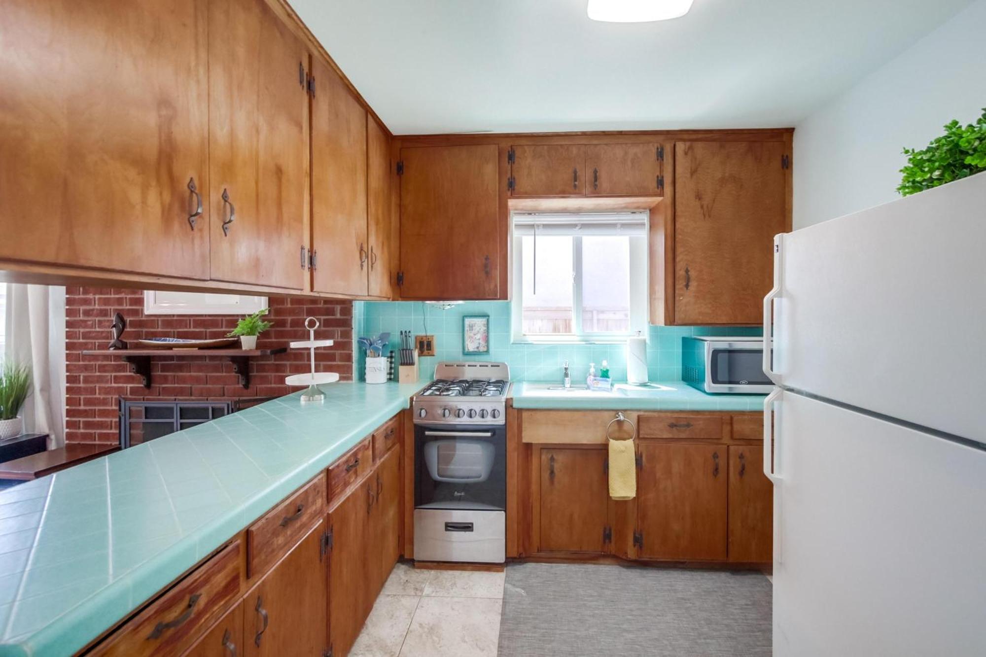 Apartment Tidal Wave 3 Brand New Listing!