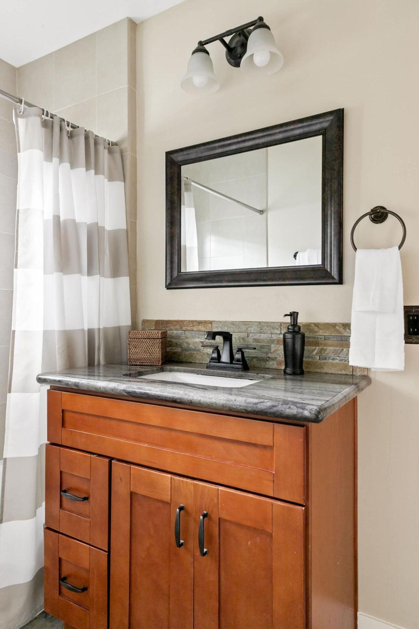Cozy 3br Steps To Dining & Attractions Holiday home
