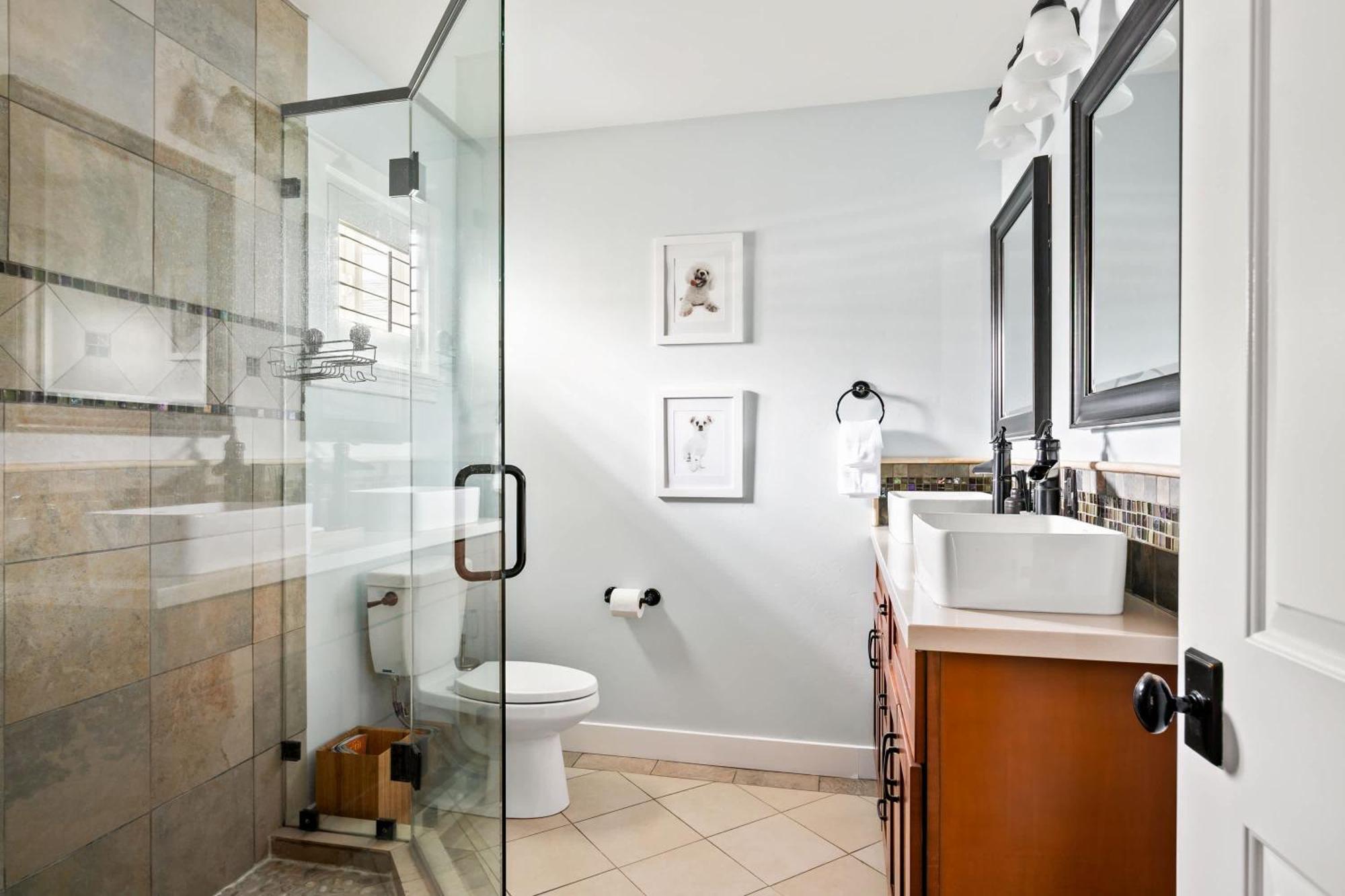 Cozy 3br Steps To Dining & Attractions Holiday home