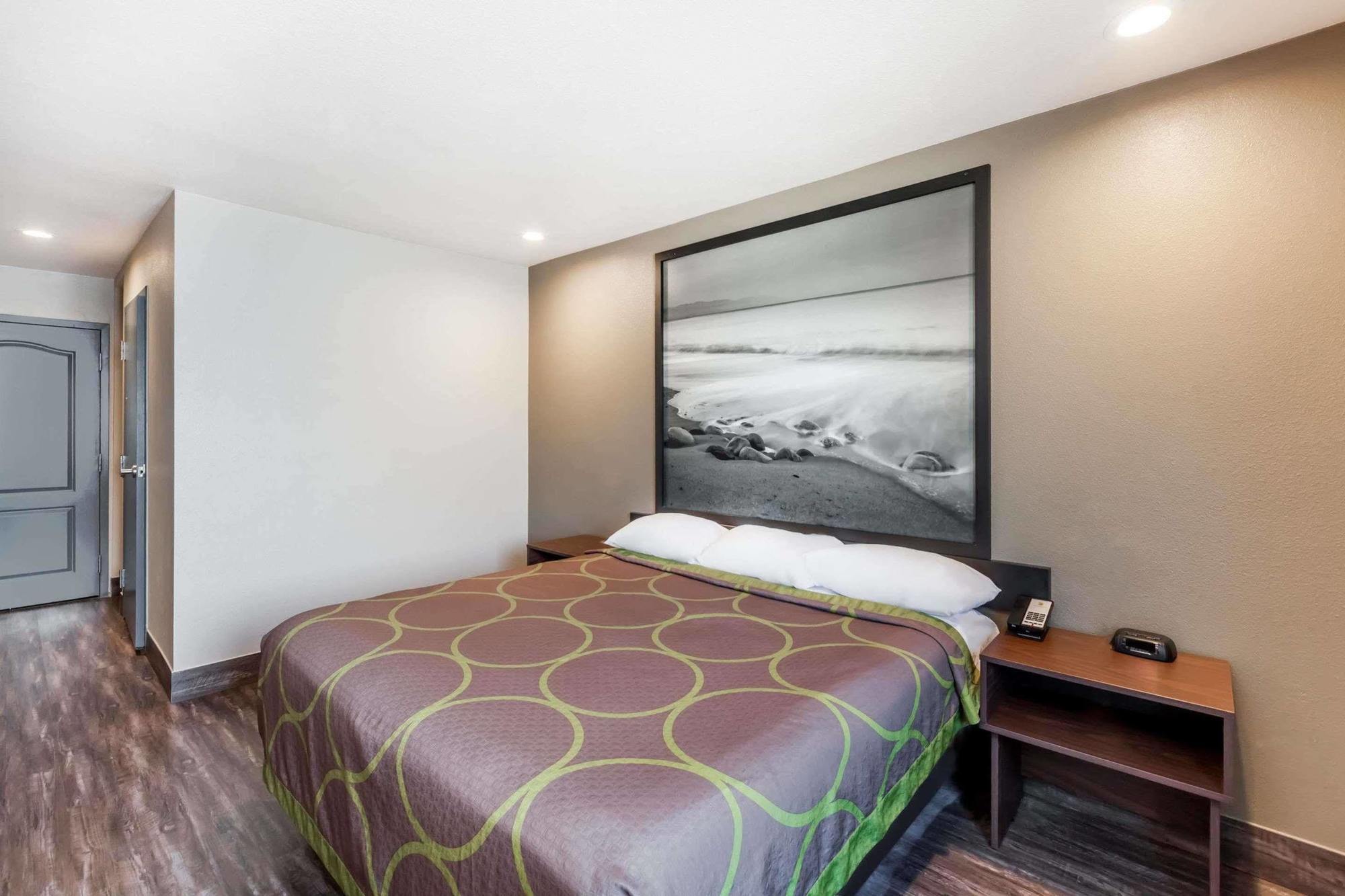 Super 8 By Wyndham San Diego/imperial San Diego