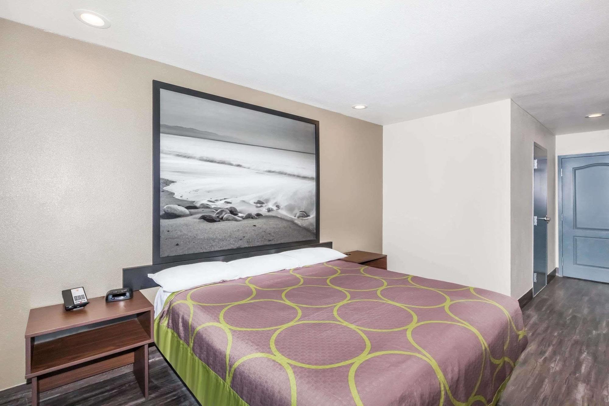 Super 8 By Wyndham San Diego/imperial Motel