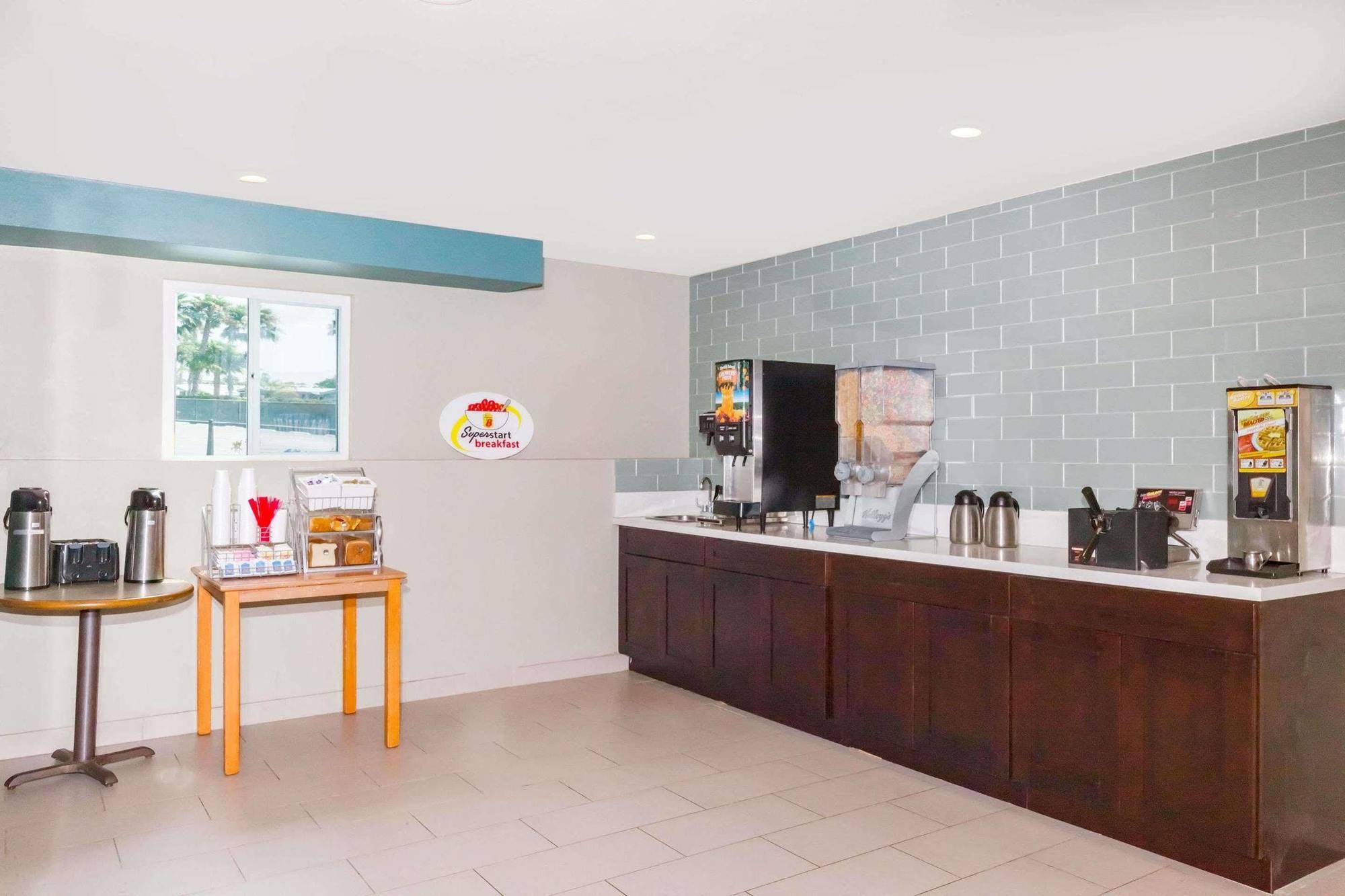 Super 8 By Wyndham San Diego/imperial 2*
