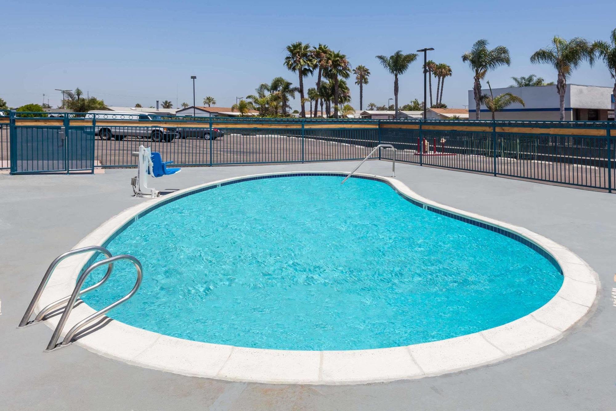 Motel Super 8 By Wyndham San Diego/imperial 2*