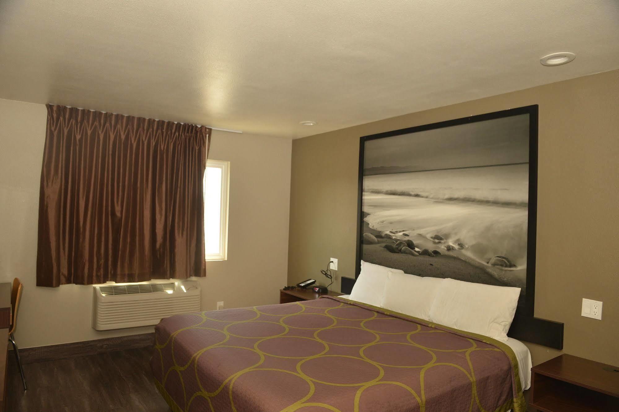 Super 8 By Wyndham San Diego/imperial Motel 2*