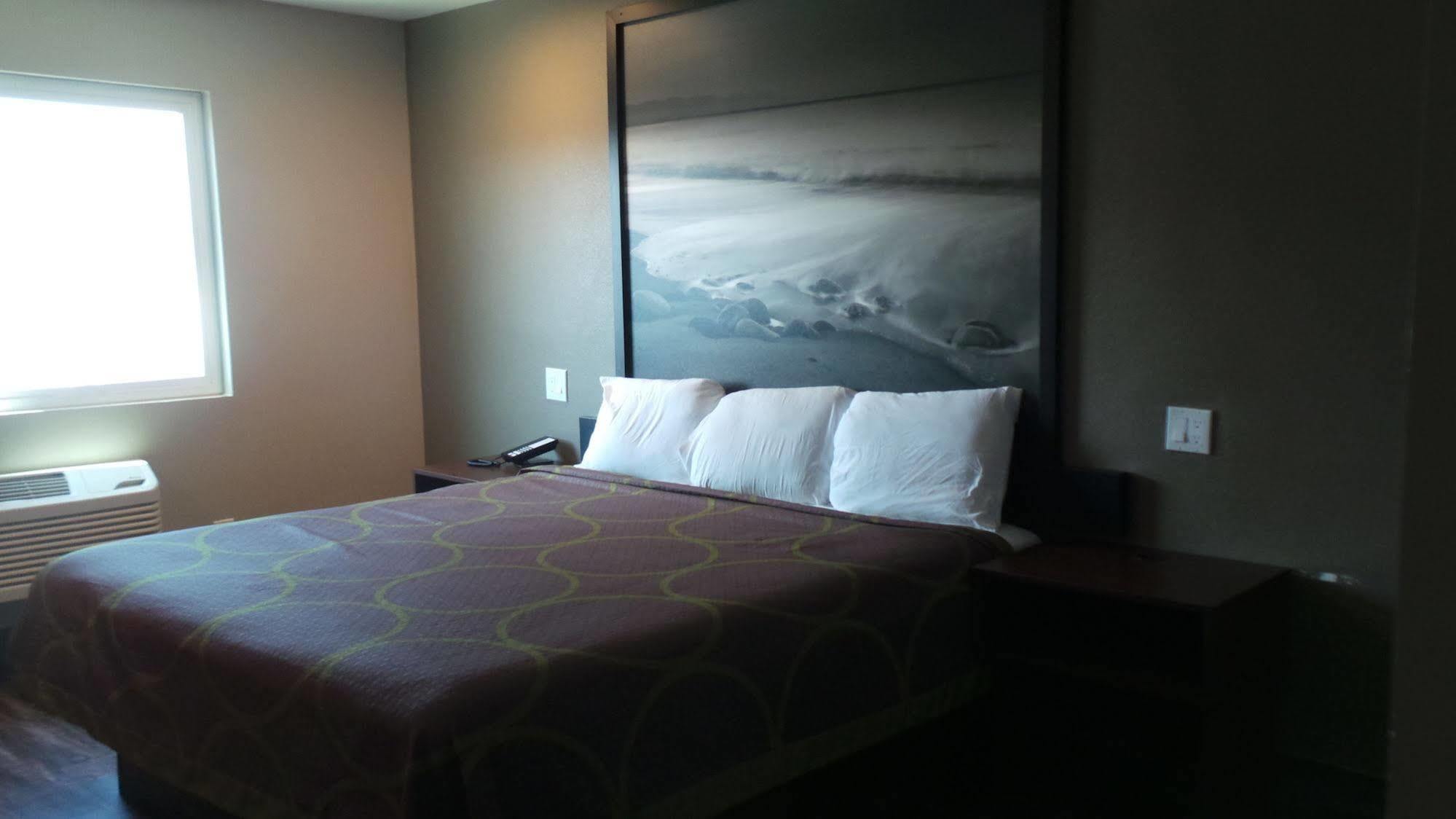 Super 8 By Wyndham San Diego/imperial San Diego