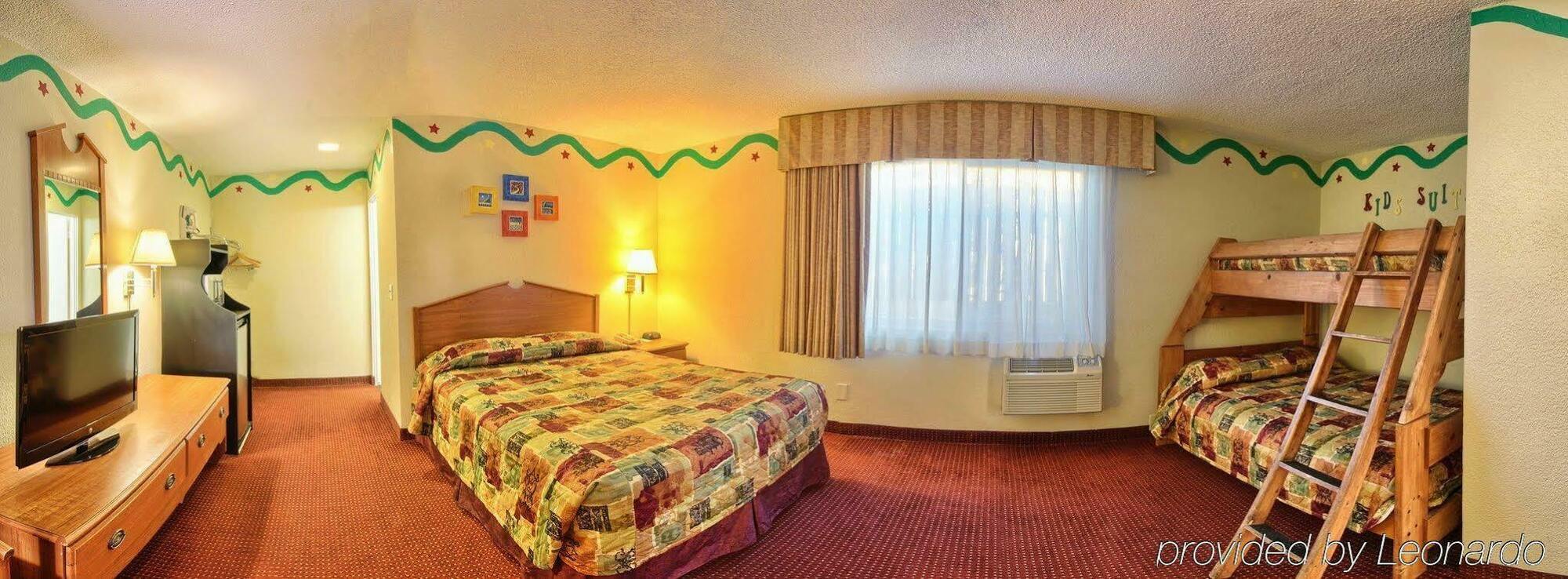 Pacific Y Motel 2*