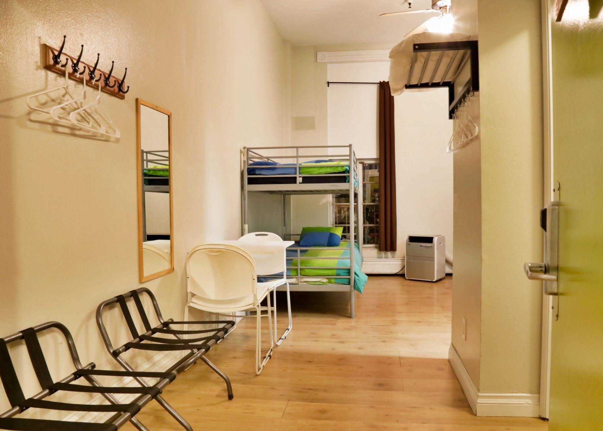 Hi San Diego Downtown Hostel *