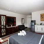 Centrally Located Cozy Studio Apartment In Sd