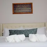 Comfy Studio With Cali King Size Mattress