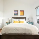 10 Min From Belmont Park - Sleeps 28 By Avantstay