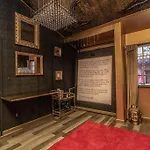 Gatsby Opulance In Old Town Near Marine Base