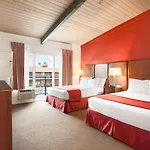 Ramada By Wyndham San Diego North Hotel & Conference Center