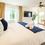 Stylish Guest House With Ocean & City Views