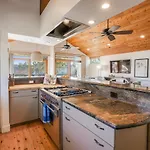 Stunning South Mission Beach Home - Ac, Private Patio, Grill And Garage!