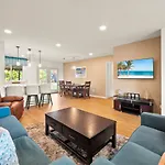 Bay Park Garden Paradise - Central Location, Ac, Washer Dryer & Private Yard!