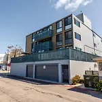 Belmont Modern - Ocean View, Pet Friendly, Patio
