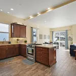 Mission Paradise - Spa, Pet Friendly, Steps2Sand