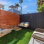 Beach Bungalow Perfection - Private Patios, Bbq Walk2Beach & Pet Friendly!