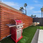 Beach Bungalow Perfection - Private Patios, Bbq Walk2Beach & Pet Friendly!