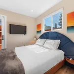Beach Bungalow Perfection - Private Patios, Bbq Walk2Beach & Pet Friendly!