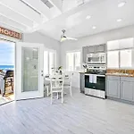 Stunning Ocean Views - Recently Renovated Home & Warm Sunsets