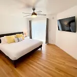 Hidden Gem With Hot Tub And Parking - 4 Guests
