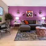 Healthcare-Professionals-King-Freeparking-Wifi-Pet