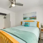 San Diego Home With Deck Walk To Mission Beach!