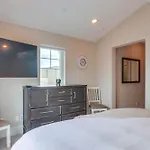 Newly Built Bayside Dream, Fire Pit & Bay Views