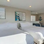 Ocean-View Home Blocks To Beach With Private Hot Tub & Rooftop Deck