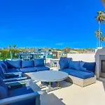 Ocean-View Home Blocks To Beach With Private Hot Tub & Rooftop Deck