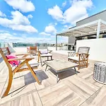 Hidden Gem Apartment In Downtown