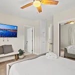 Luxury On Lewis By Cardo - Jacuzzi Fire Pit