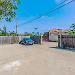 12-Guest 4-Br Spacious Home With Large Backyard, 4-Car Parking