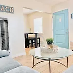 Cozy Beach Cottage With Bicycles