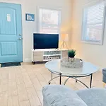 Cozy Beach Cottage With Bicycles