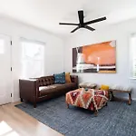* Bueno Bueno Casita * / 7 Min To Downtown / 4 Bdr