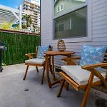 Swanky Studio In Vibrant Hillcrest
