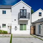Quaint Studio In Charming Marston Hills