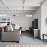 Cozy Cottage Blocks From The Bay