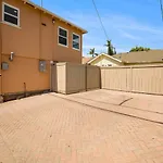 Stylish 1Br Retreat With Garage Ac Close 2 Everything