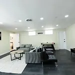 Entire Home, Pool, Free Parking, Wifi, Family Neighborhood!