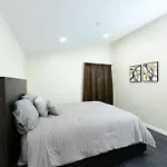 Entire Home, Pool, Free Parking, Wifi, Family Neighborhood!