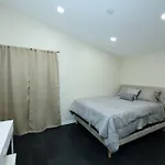 Entire Home, Pool, Free Parking, Wifi, Family Neighborhood!
