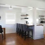 Modern Bungalow - Entire Home - Excellent Location