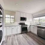 Sunny Retreat Huge Single Level Home With Large Yard